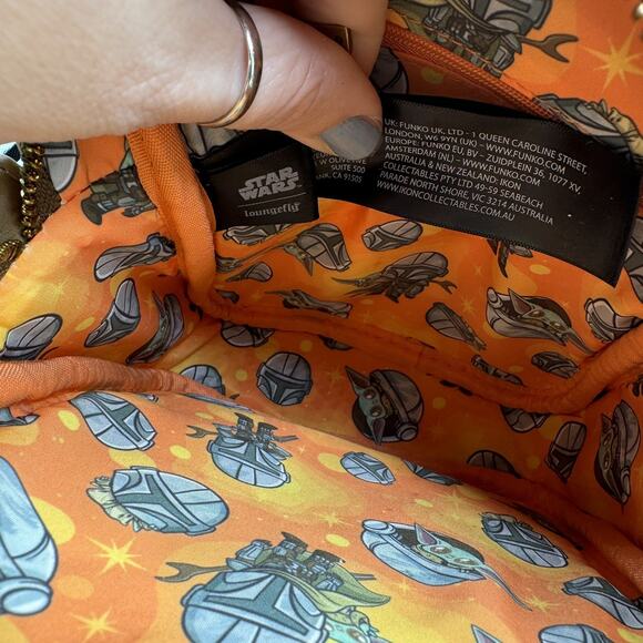 Star Wars Loungefly Limited Edition The Mandalorian Grogu Crossbody Bag Hard Tag - Picture 11 of 11